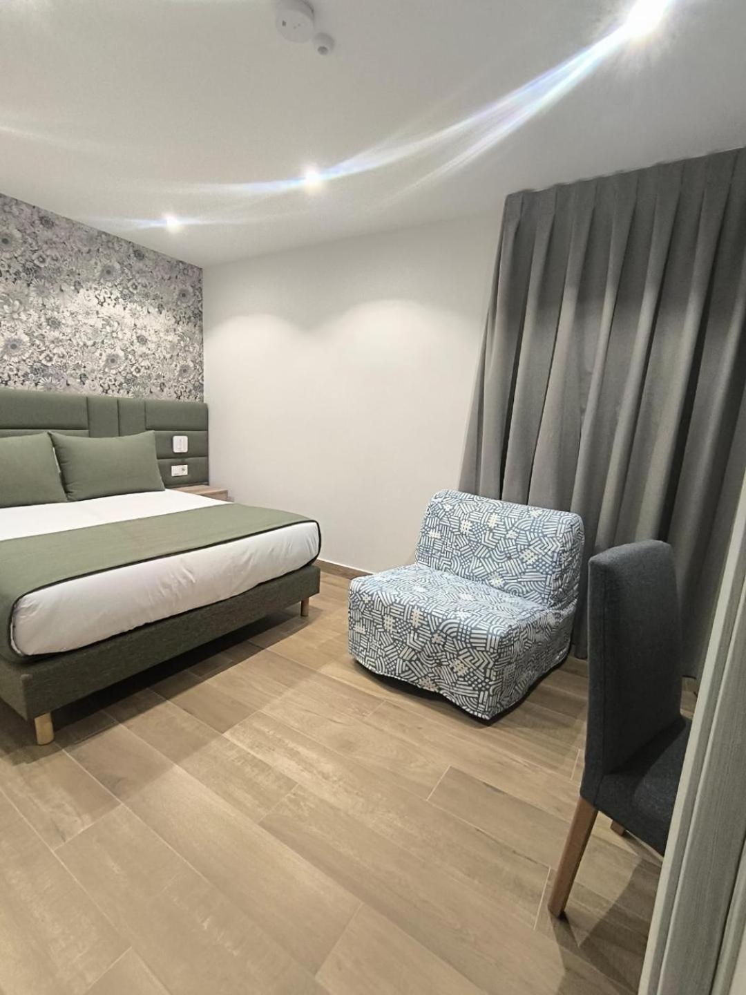 Hostal San Blas Madrid Eksteriør billede
