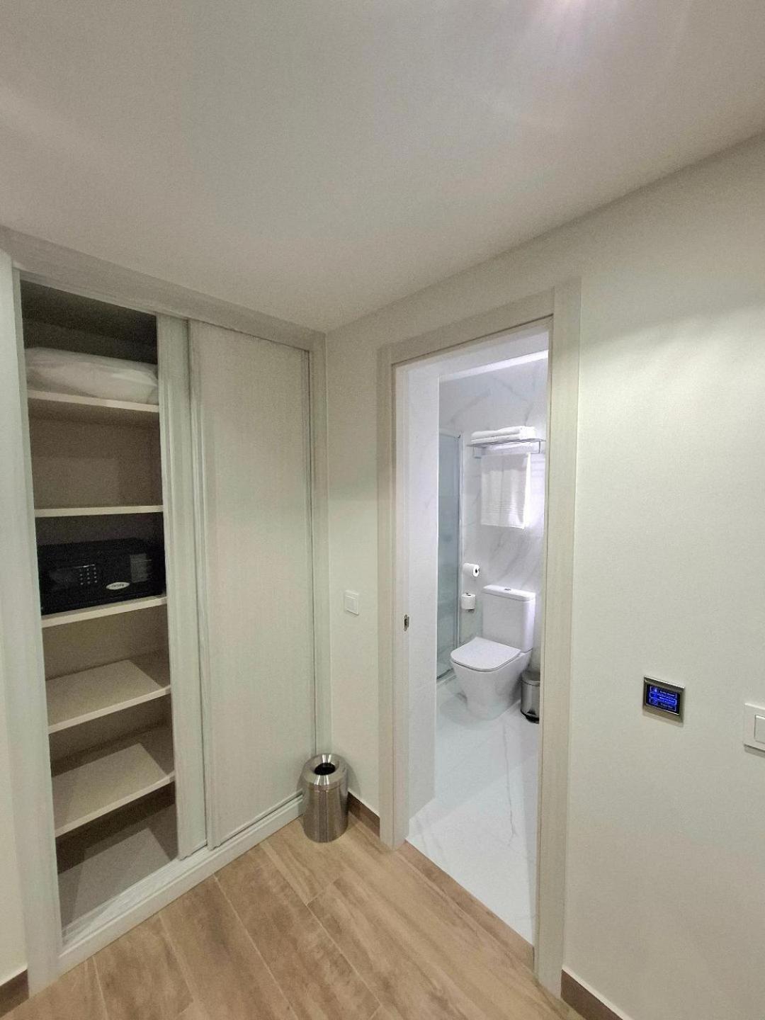 Hostal San Blas Madrid Eksteriør billede